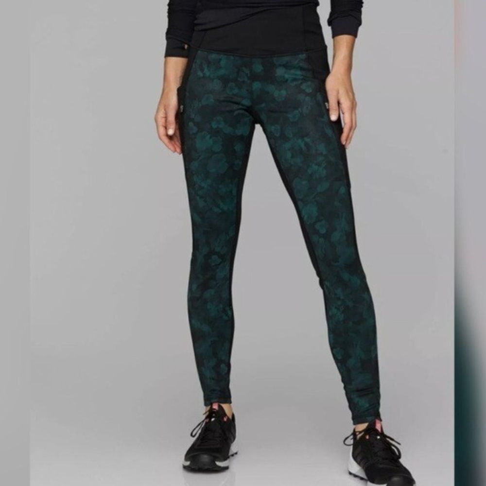 Athleta Green Floral Frost High Rise Traverse Leggings